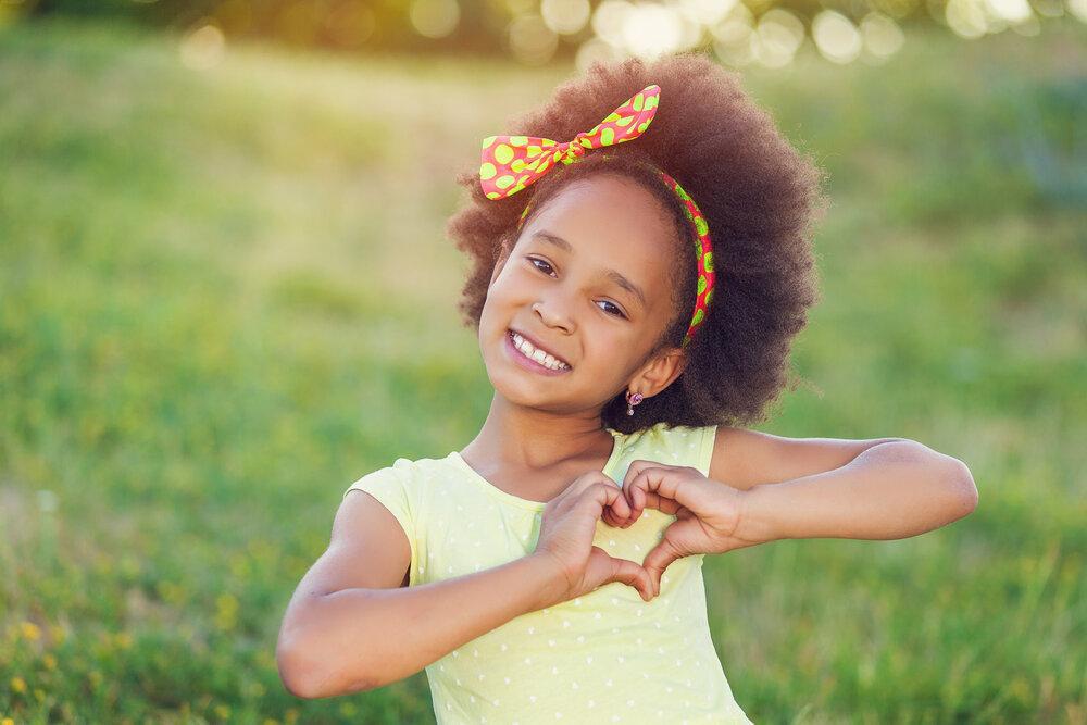 young girl smiling in mirrabooka