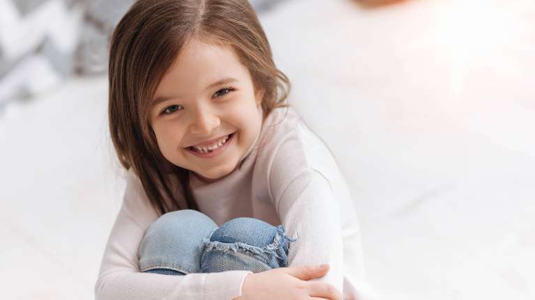 young girl smiling in mirrabooka