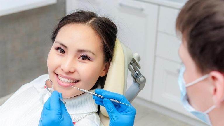 woman smiling after getting teeth whitened in mirrabook